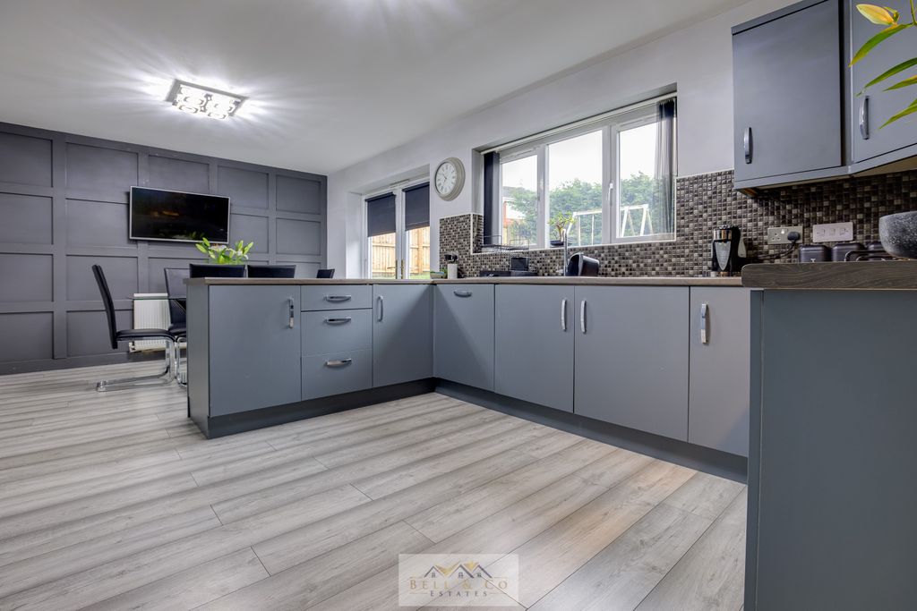 Property photo 2 of 37