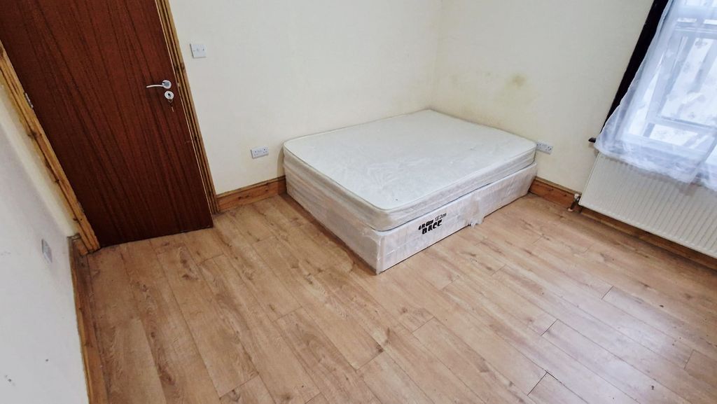 Property photo 1 of 2