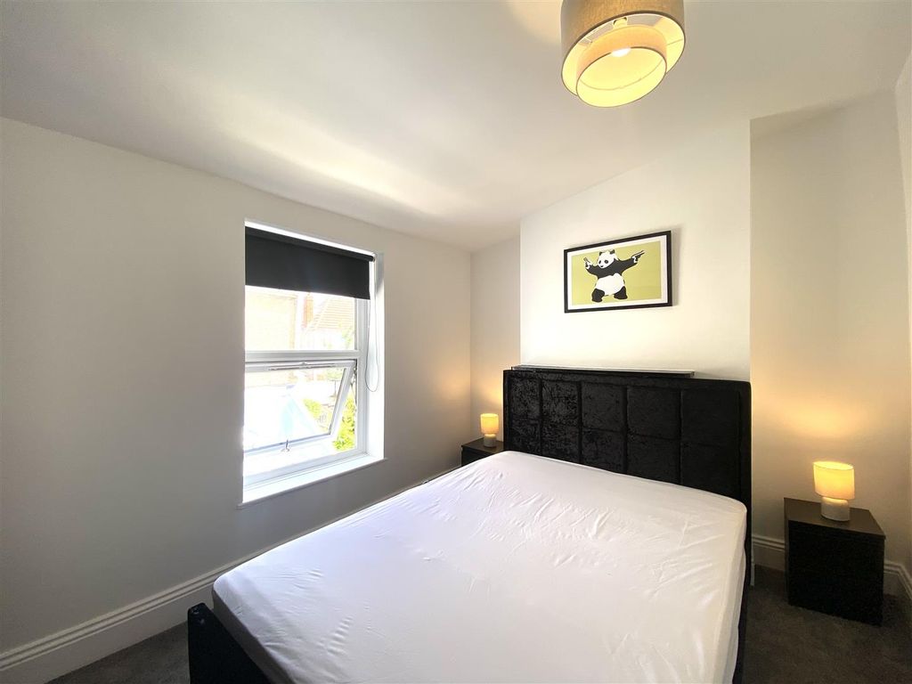 Property photo 2 of 13 Bedroom.Jpeg