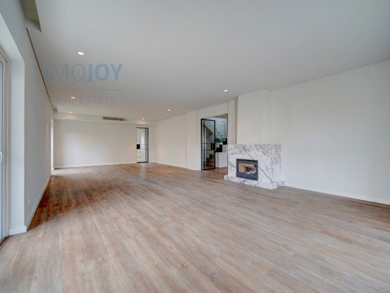 Property photo 3 of 61