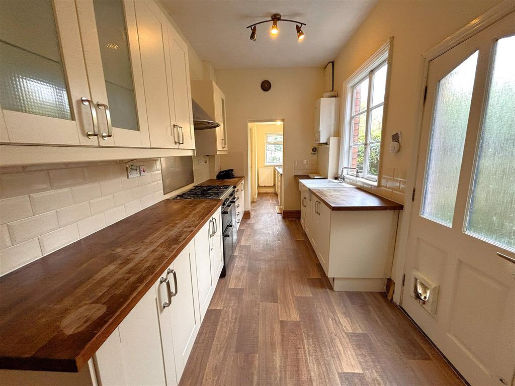 Property photo 3 of 21 Kitchen