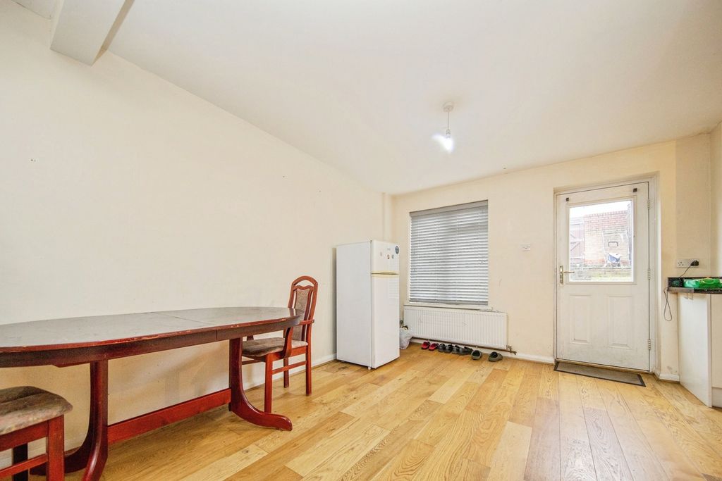 Property photo 3 of 15 Pbox-Img.Jpg