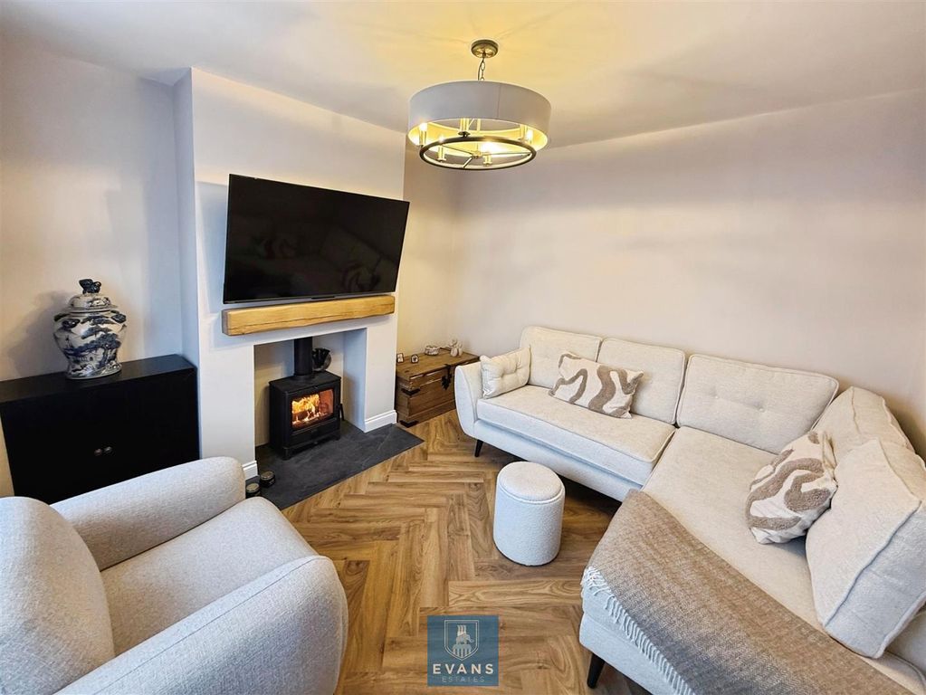 Property photo 3 of 17 Living Room