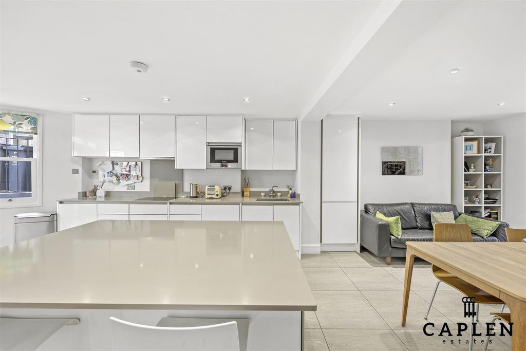 Property photo 3 of 32