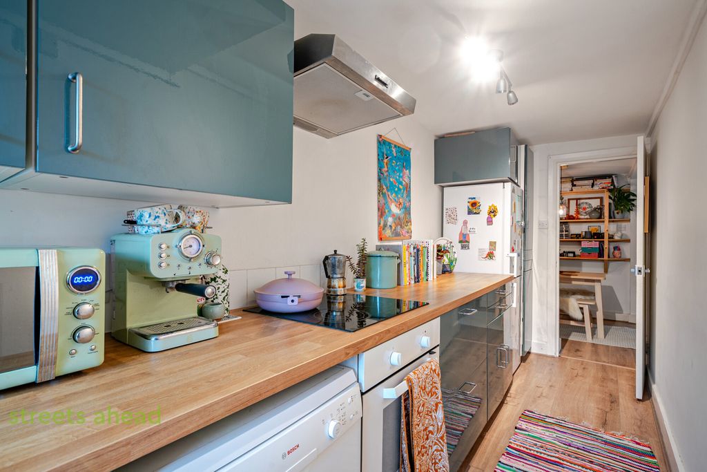 Property photo 3 of 14 092F871B-4140-467...