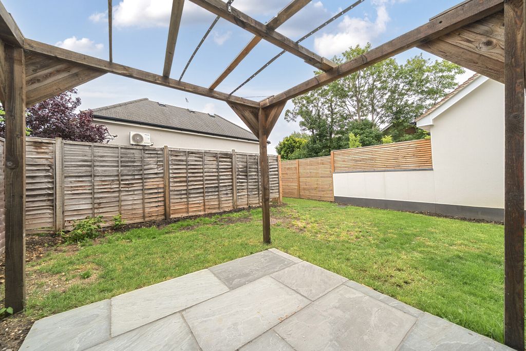 Property photo 2 of 16 1471959-10-6A22Df...