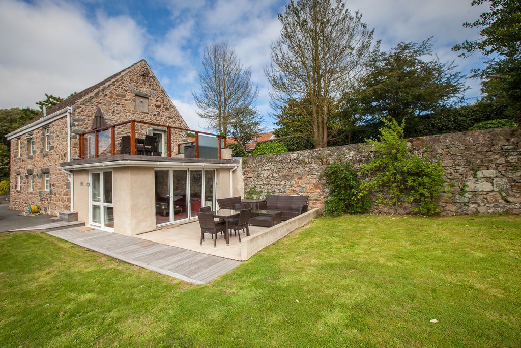 Property photo 1 of 16
