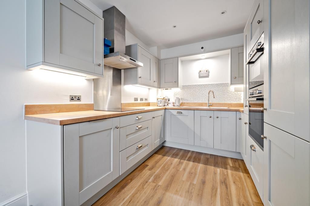 Property photo 3 of 22 Kitchen