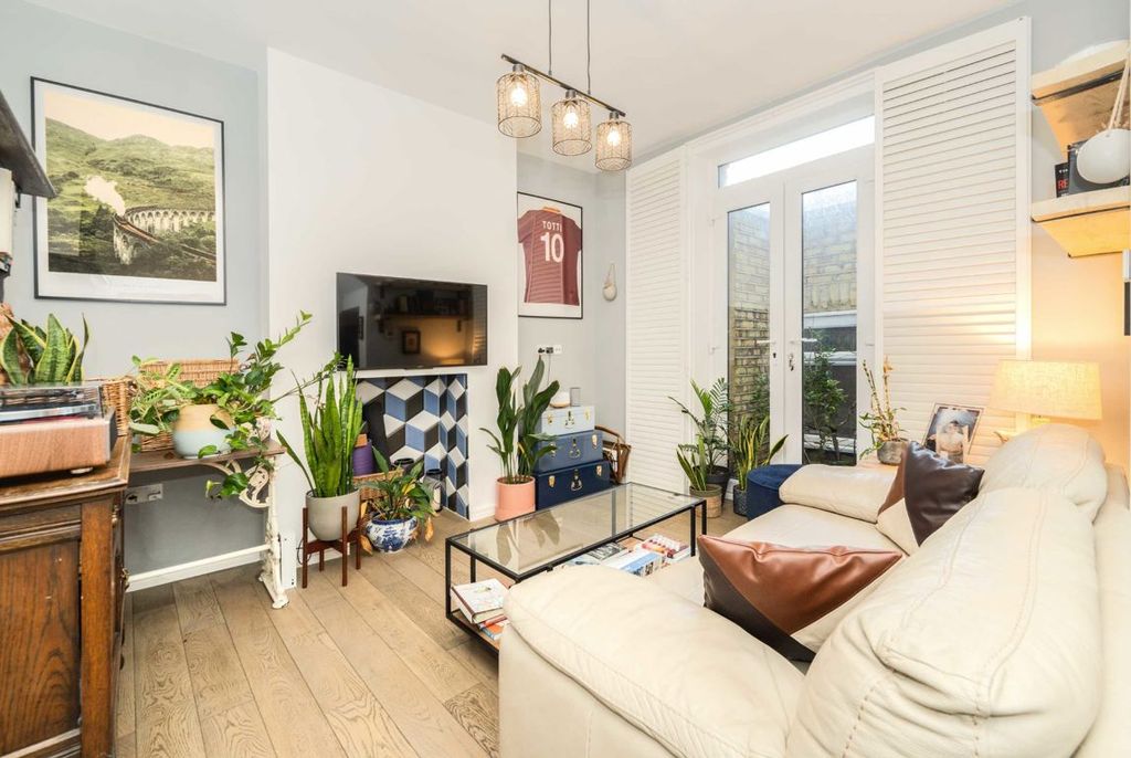 Property photo 2 of 8