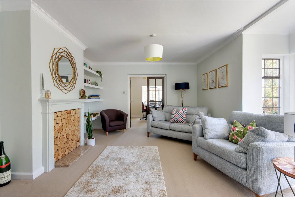 Property photo 3 of 16 Sitting Room