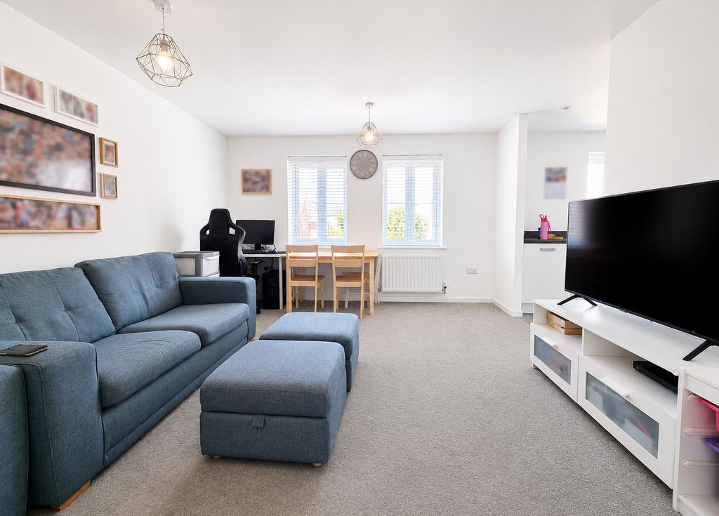 Property photo 3 of 11 6.Png