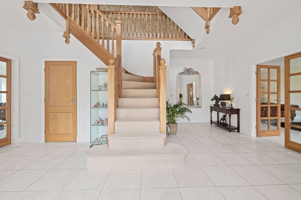 Property photo 2 of 36