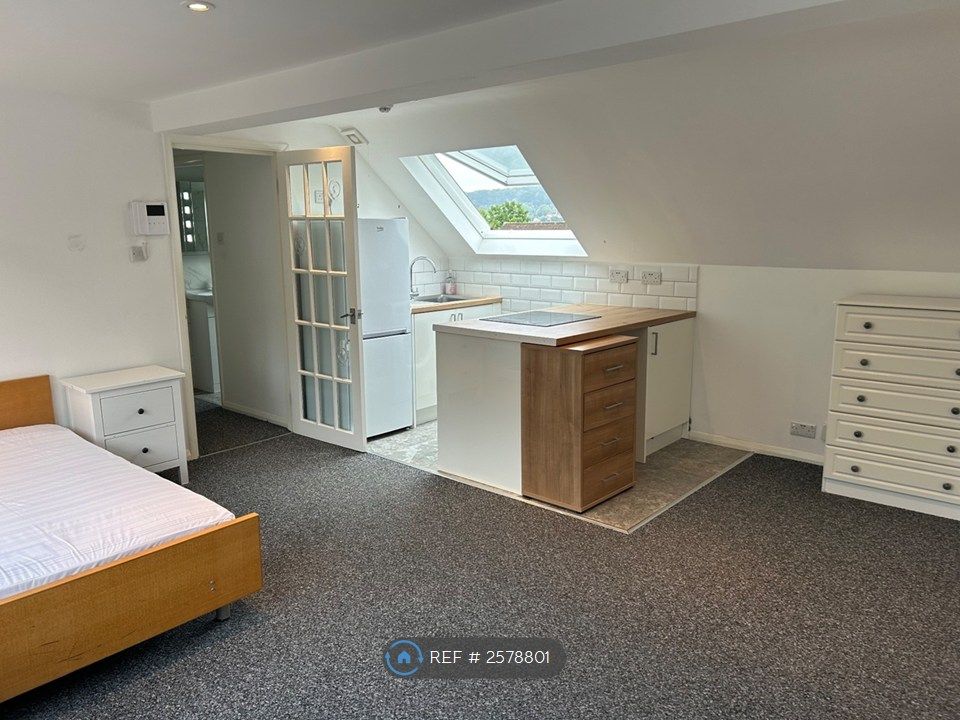 Property photo 2 of 28