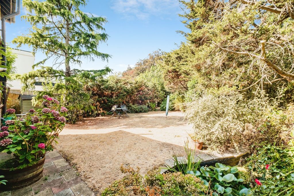 Property photo 2 of 19