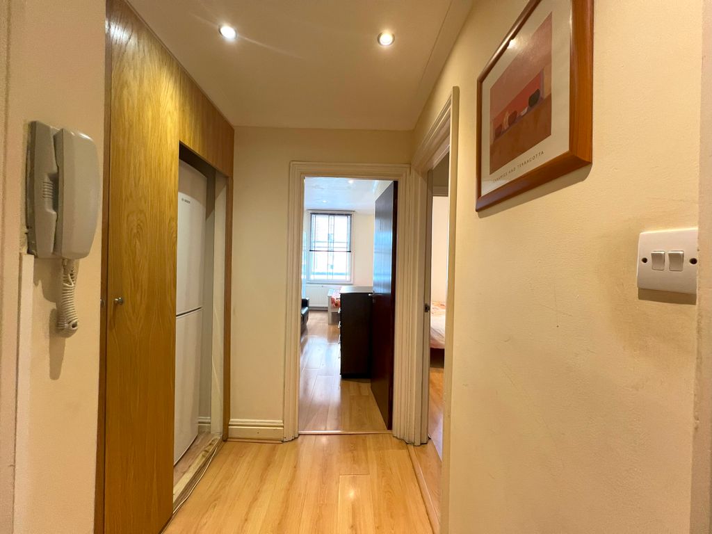 Property photo 3 of 13 Corridor