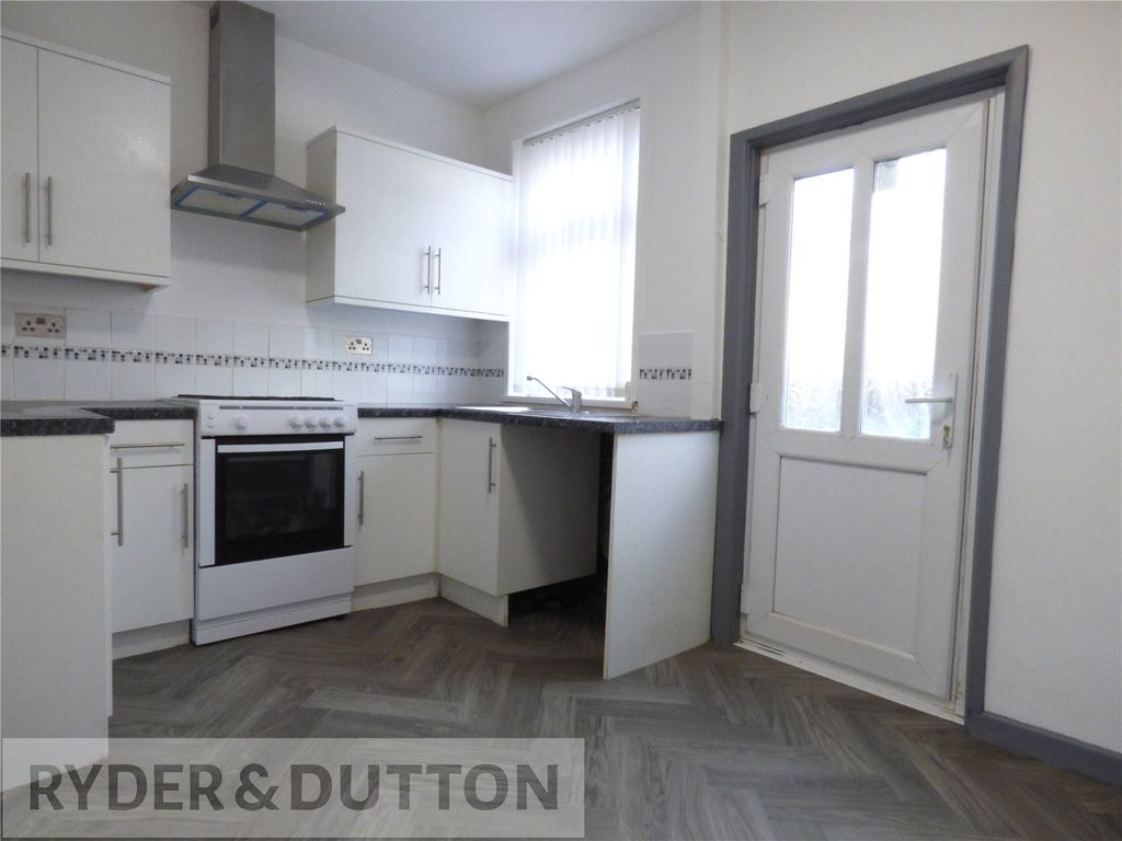 Property photo 3 of 17 Kitchen