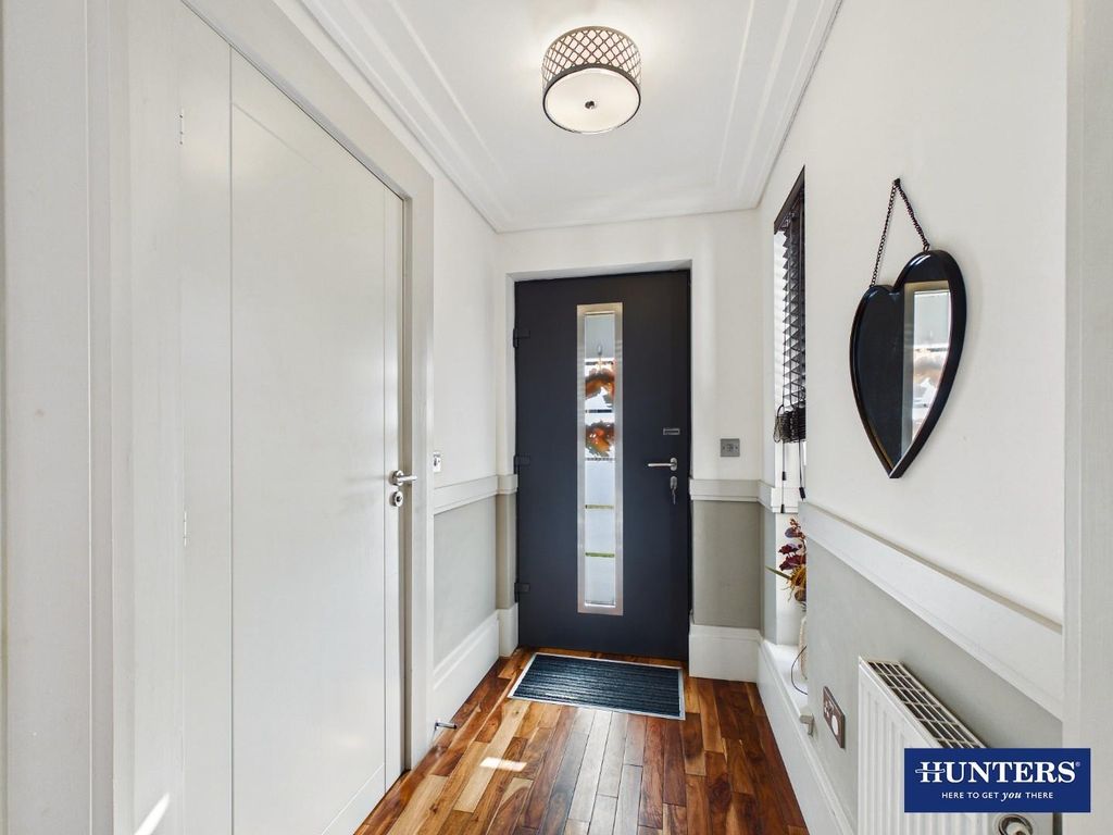 Property photo 2 of 27 Entrance Hall