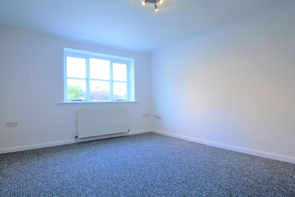 Property photo 3 of 8 Living Room