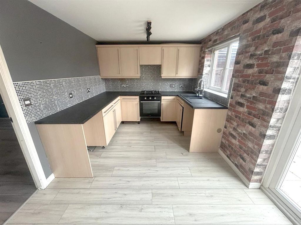 Property photo 3 of 16 Img-20251013-Wa0046.Jpg