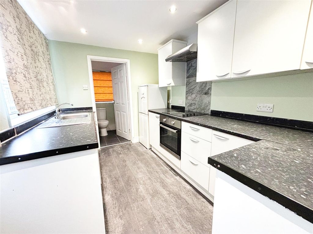 Property photo 2 of 16 Kitchen