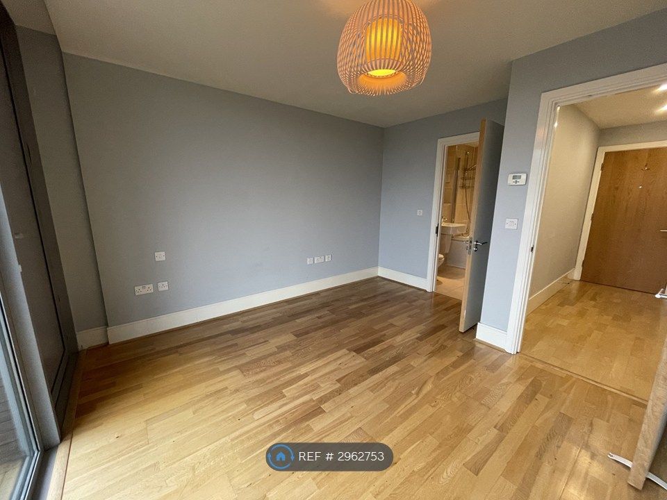 Property photo 3 of 9 Master Bedroom