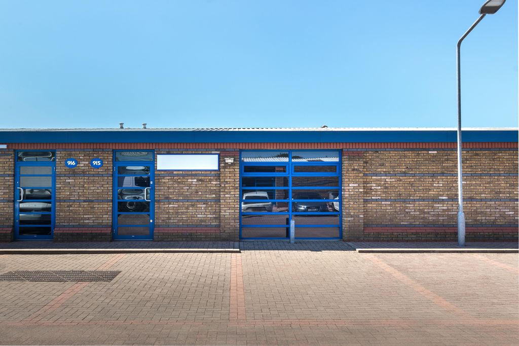 Property photo 1 of 2 2020 915  Yeovil Road  Ste9169.Jpg