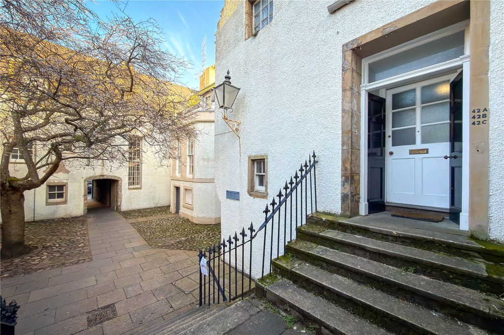 Property photo 3 of 13 Courtyard