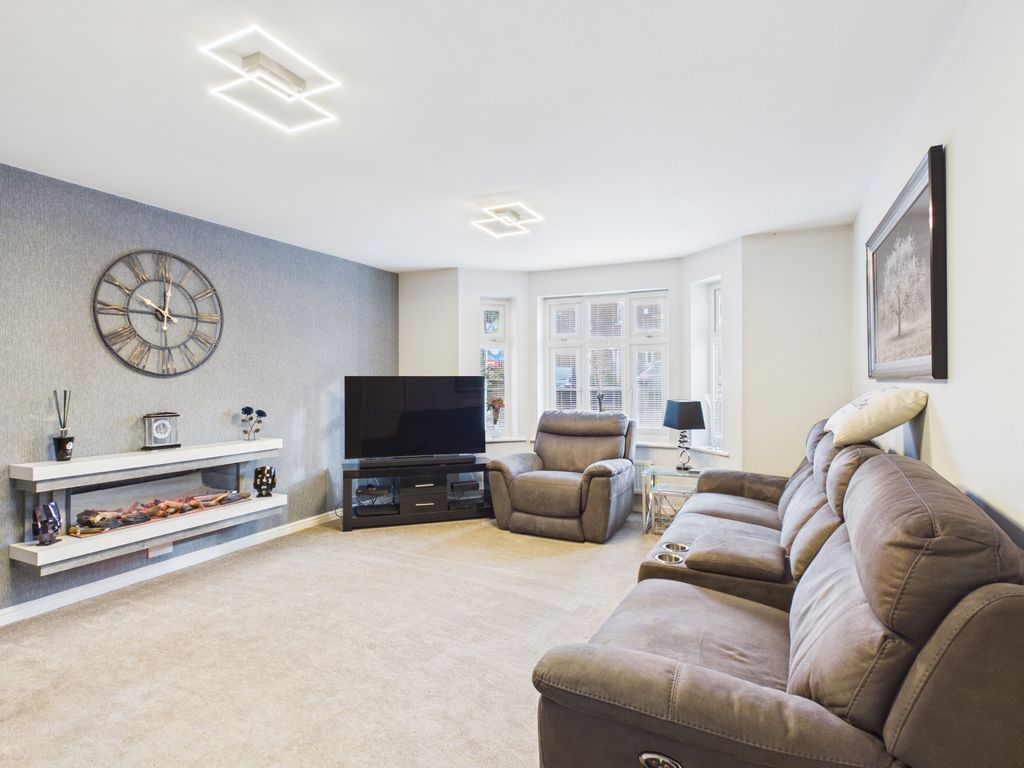 Property photo 3 of 38 Cam03729G0-Pr0245-Still001