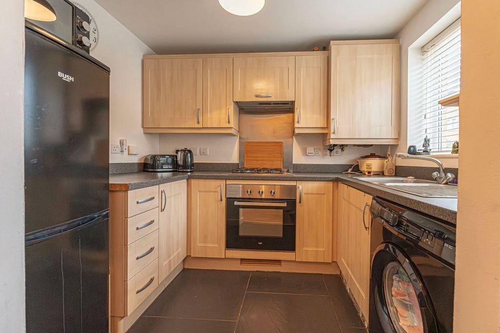 Property photo 2 of 33