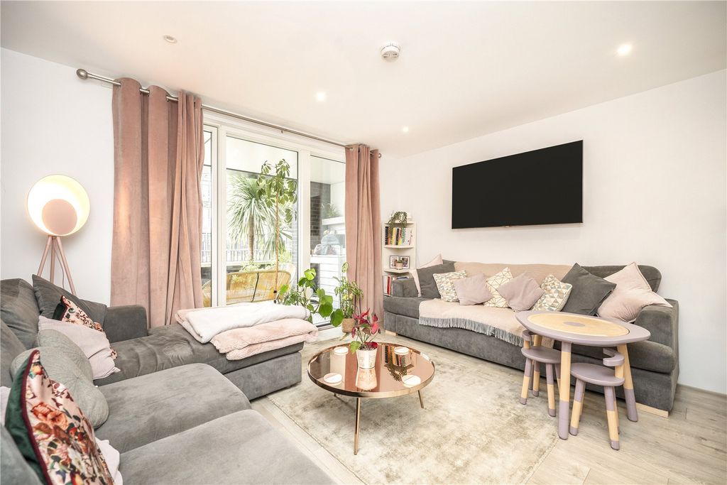 Property photo 1 of 10 Reception