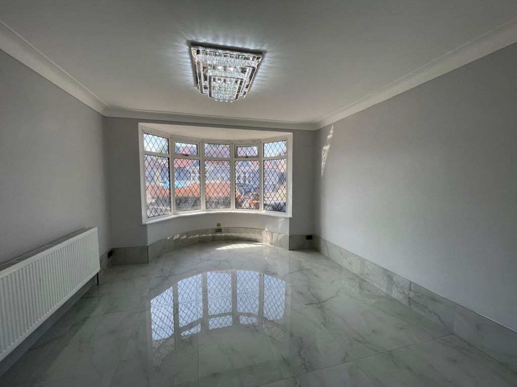 Property photo 2 of 18 8c79A09d-35F3-473A-8108-4c73953F8ce8
