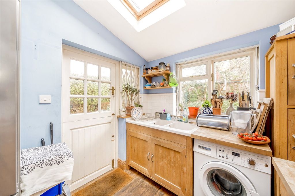 Property photo 3 of 12 Kitchen