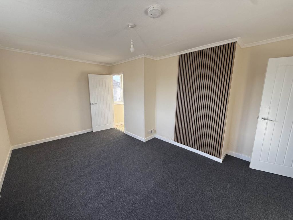 Property photo 2 of 11 Lounge