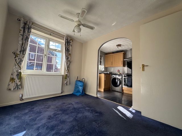 Property photo 3 of 11 Dining Room