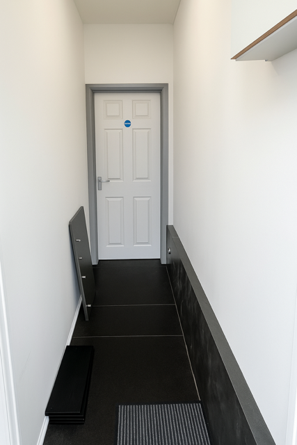 Property photo 2 of 6 Hallway