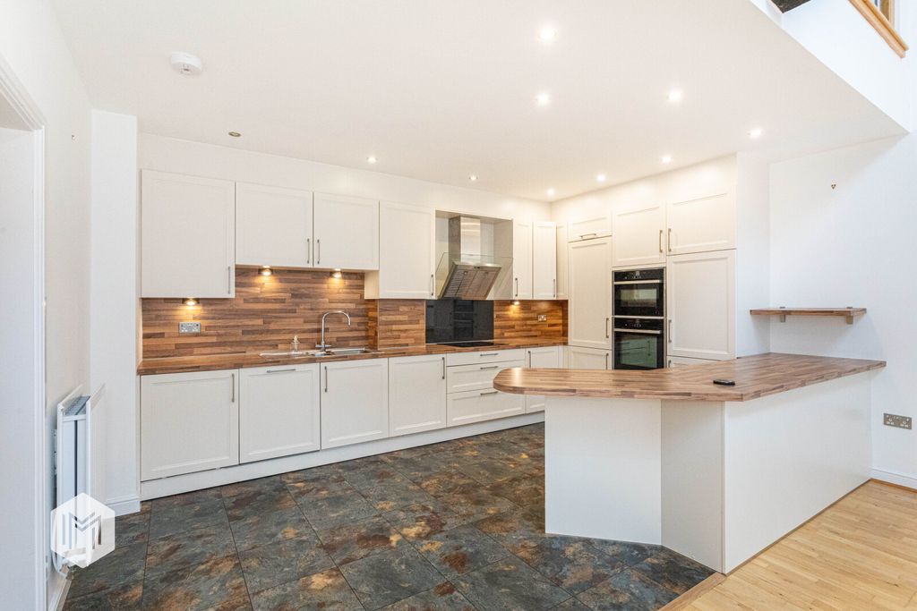 Property photo 3 of 26 Picture No. 02