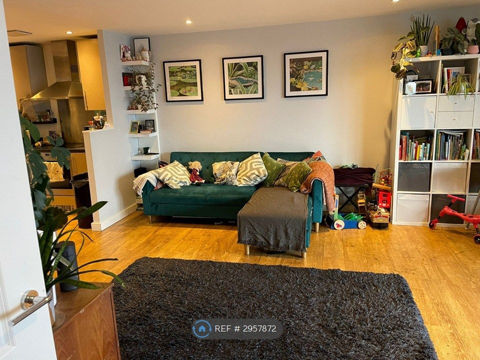 Property photo 2 of 15 Lounge