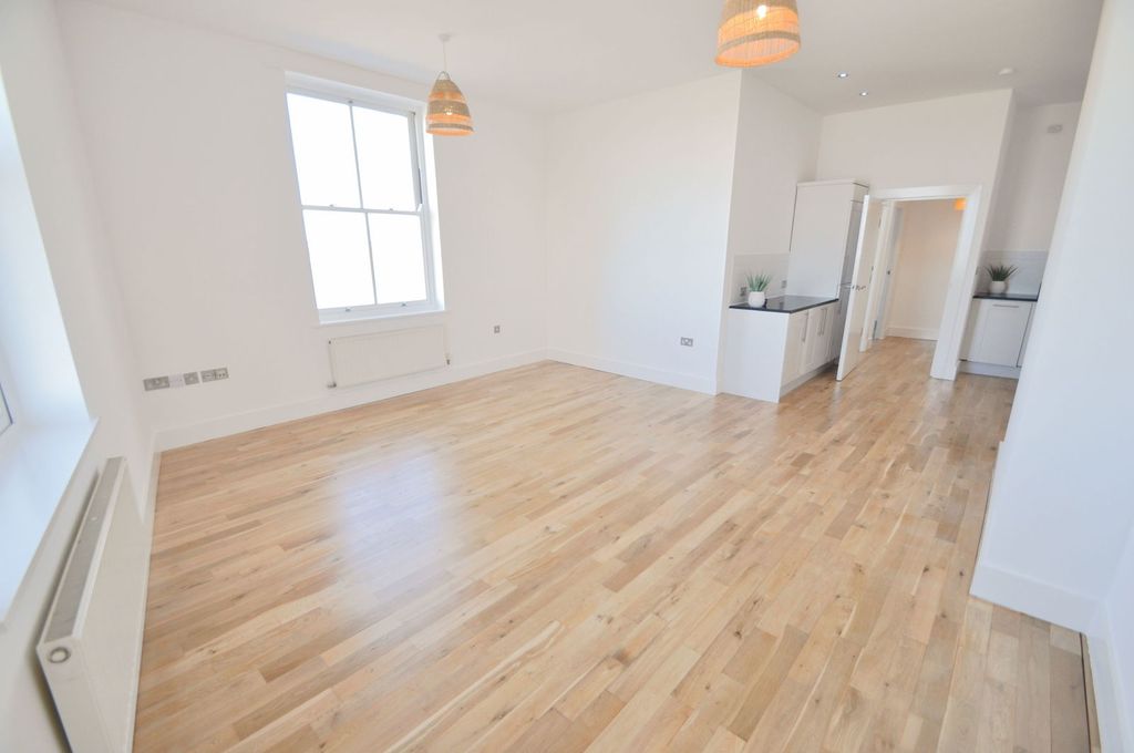 Property photo 2 of 40