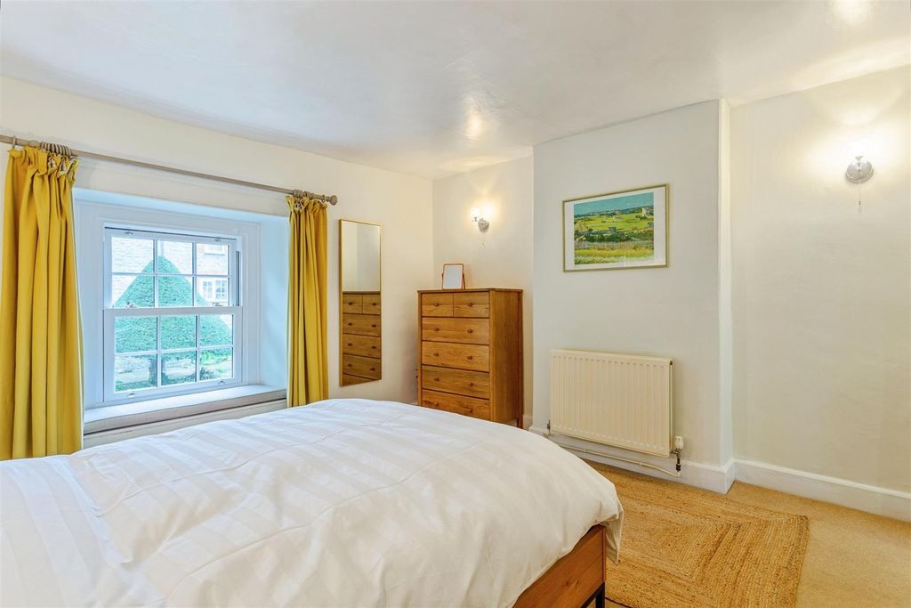 Property photo 2 of 14 Bedroom One.Jpg