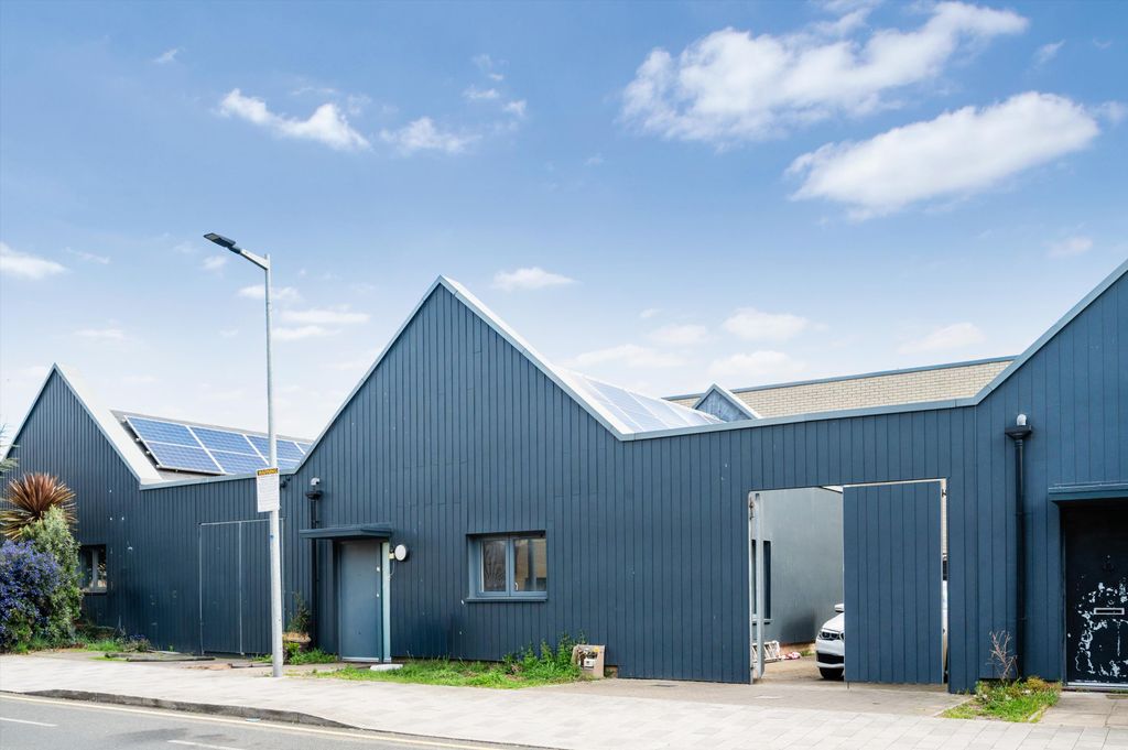 Property photo 1 of 11 Image