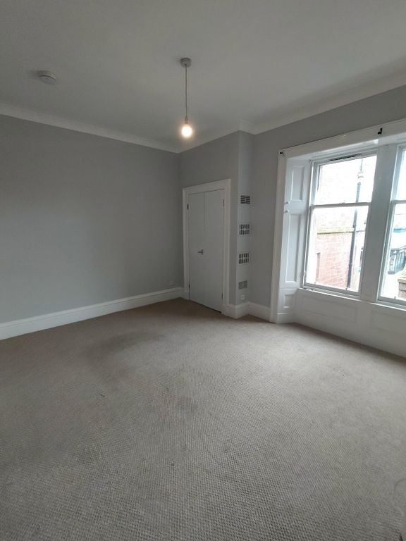 Property photo 3 of 9 Livingroom,