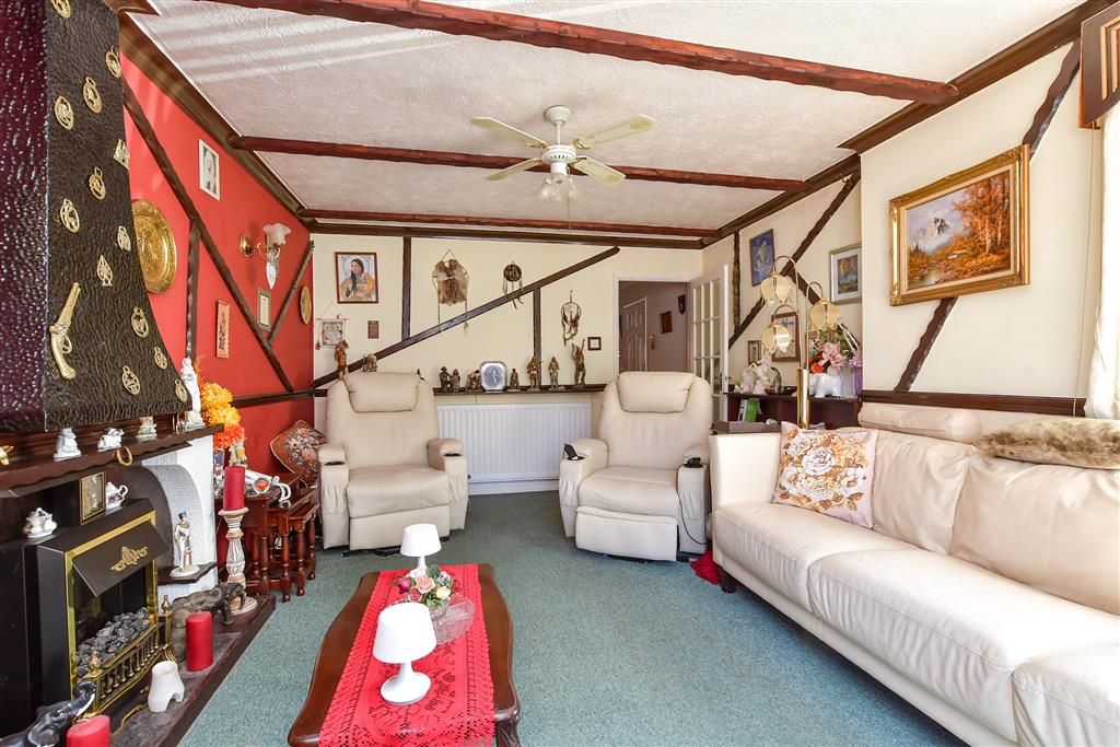 Property photo 3 of 14 Lounge