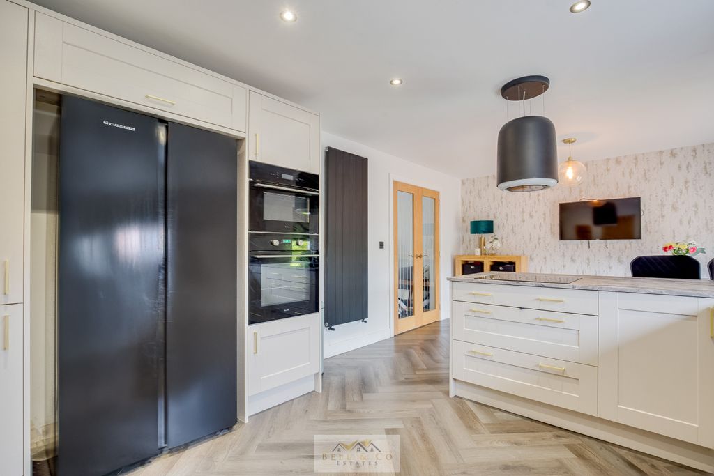 Property photo 3 of 31 Kitchen 1.5