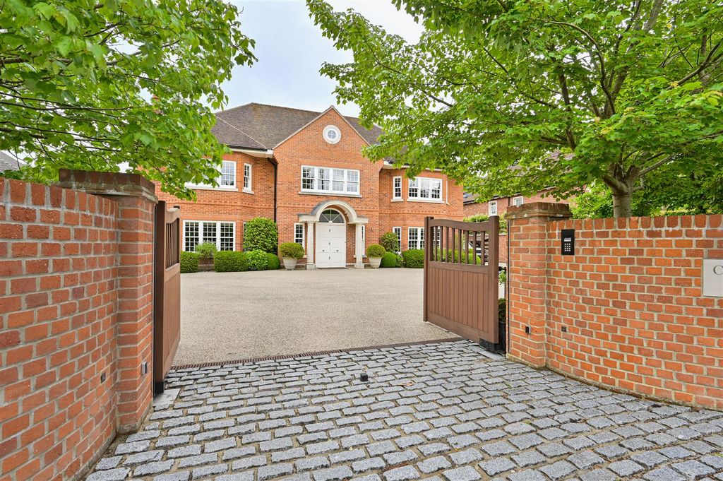 Property photo 1 of 14 Carmyle Externals-18.Jpg