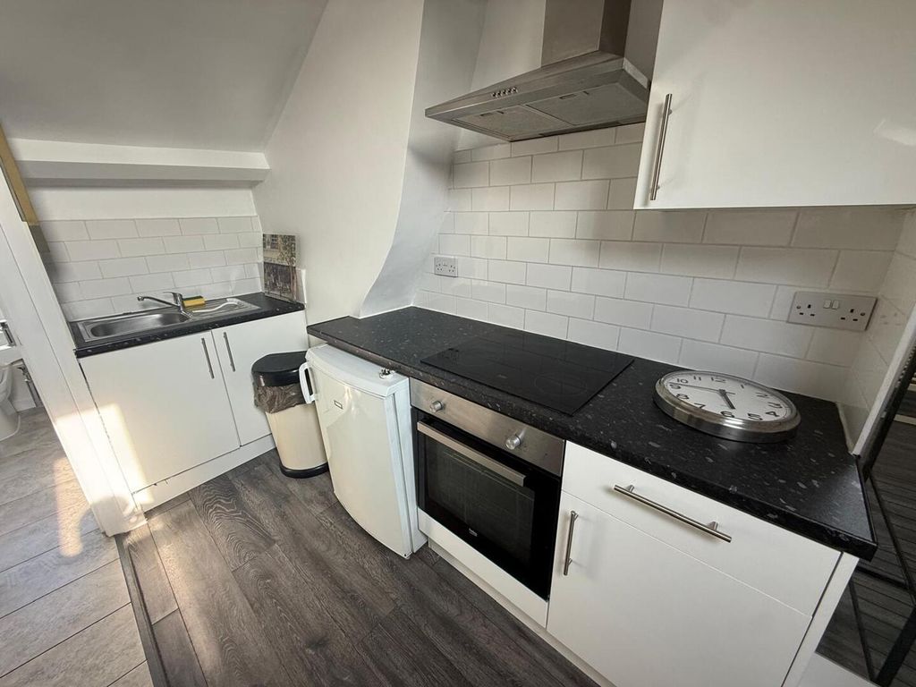 Property photo 3 of 4 Kitchen