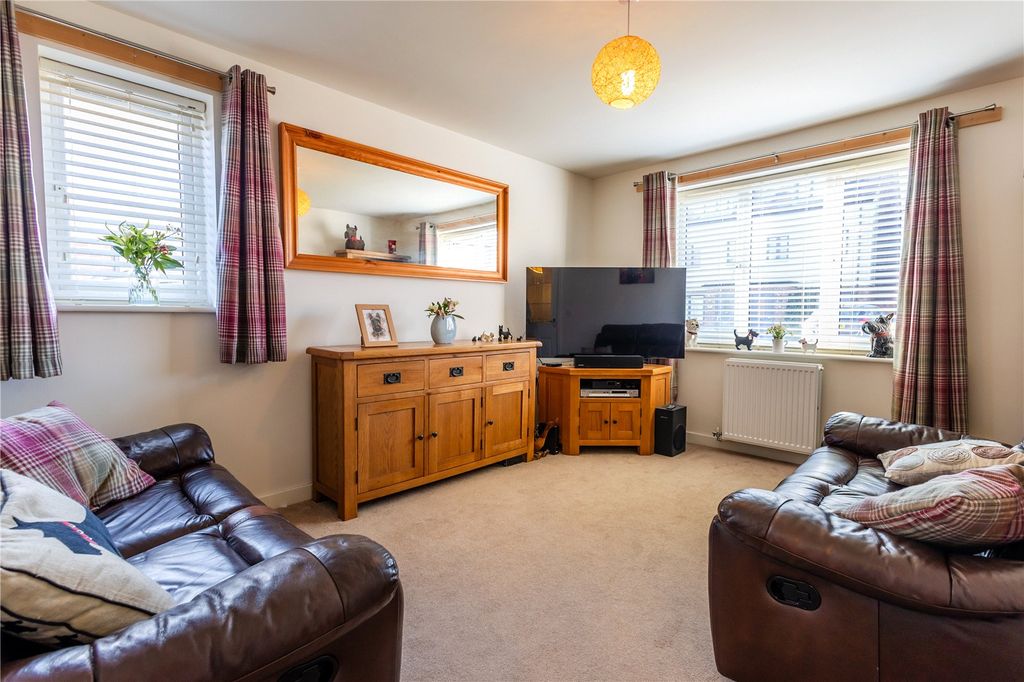 Property photo 3 of 38 Picture No. 37