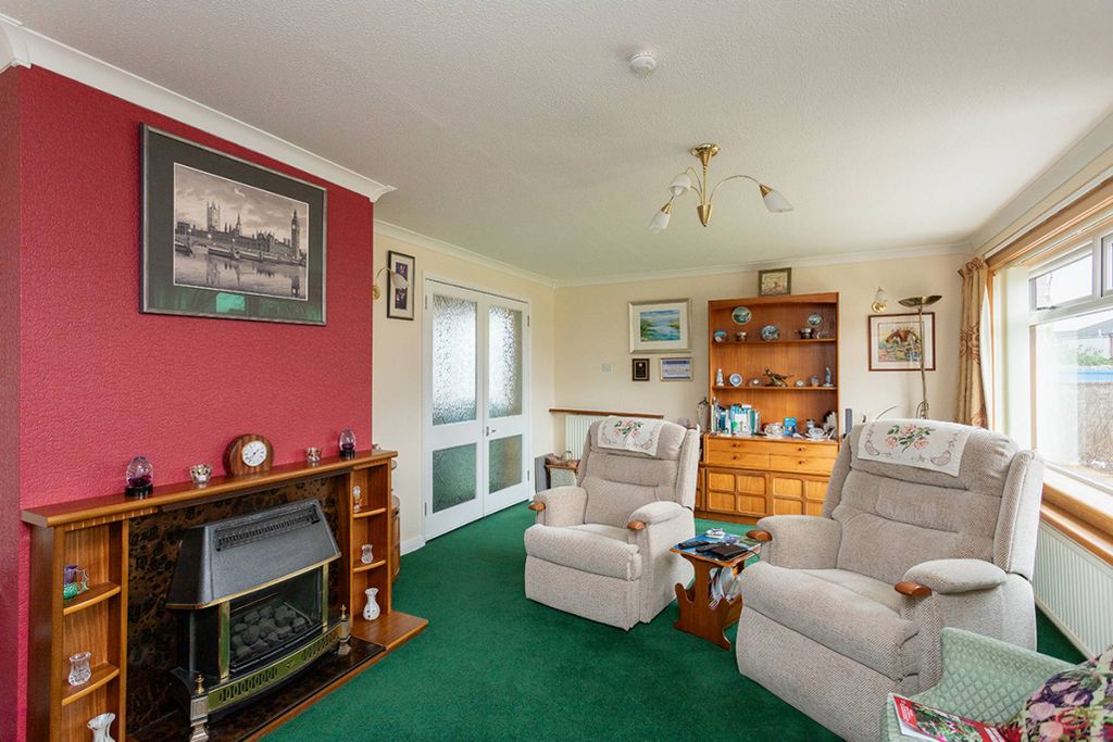 Property photo 2 of 25