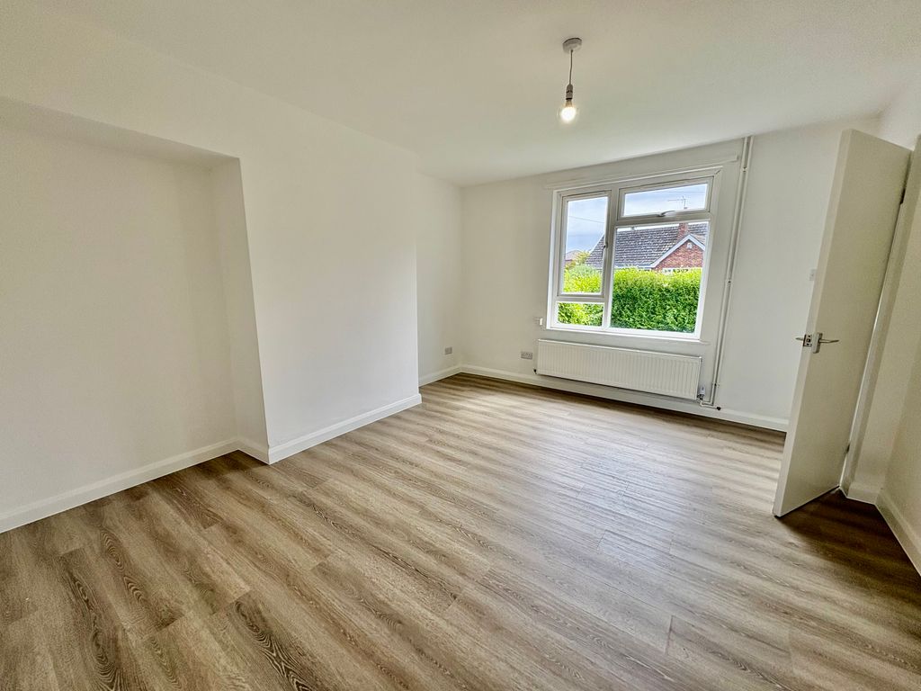 Property photo 3 of 7 Living Room