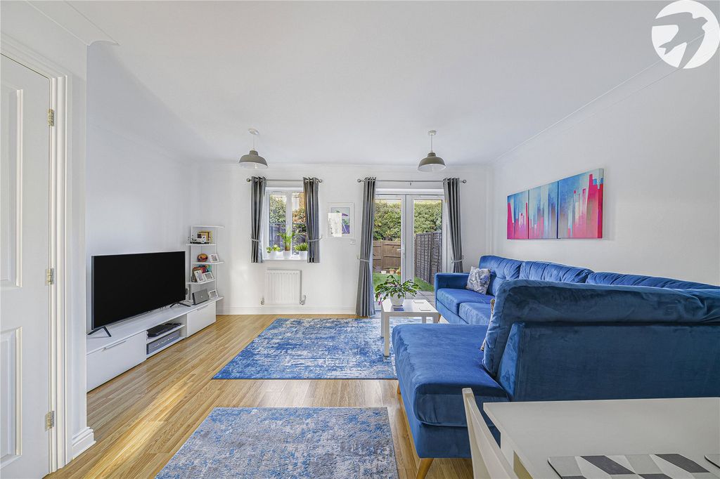 Property photo 2 of 33 Living Room