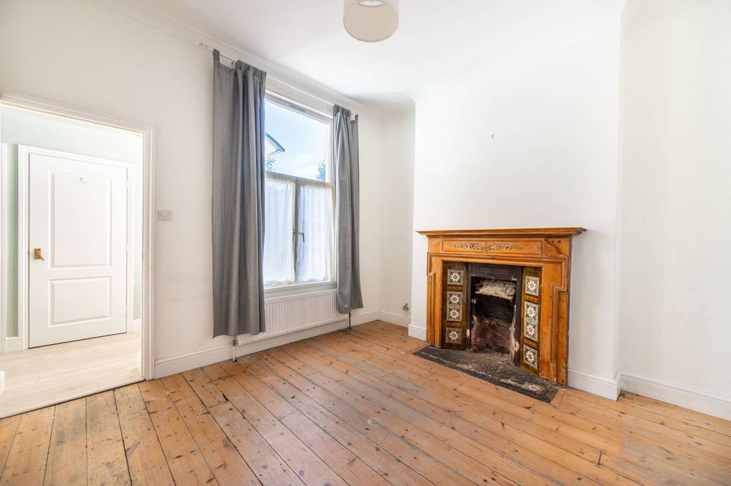 Property photo 3 of 12